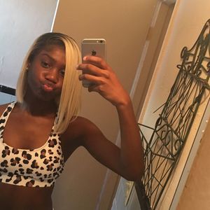 Meet your Posher, Demeshia